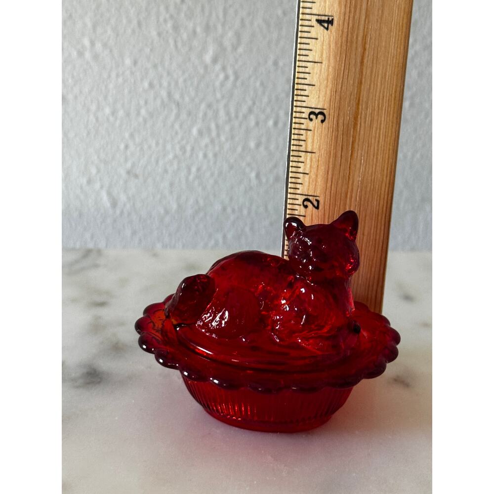 Mosser Glass Limited Edition Mini Cat on Nest - Picture 7 of 12
